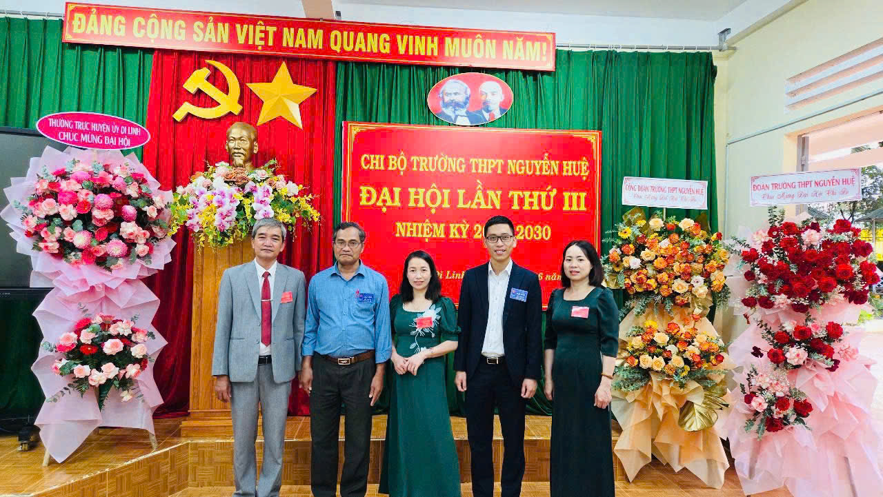 ĐẠI HỘI CHI BỘ TRƯỜNG THPT NGUYỄN HUỆ LẦN THỨ III, NHIỆM KỲ 2025 - 2030