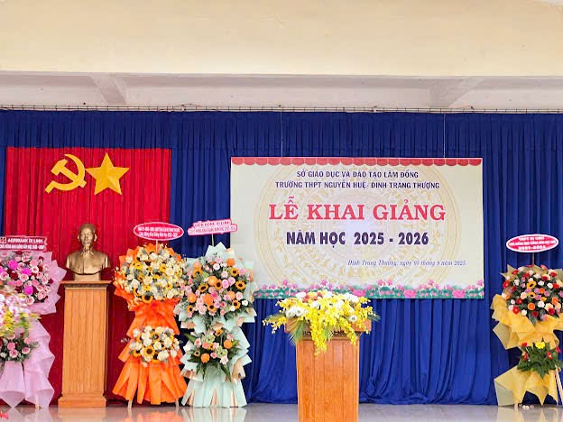 LỄ KHAI GIẢNG NĂM HỌC 2025–2026 TẠI TRƯỜNG THPT NGUYỄN HUỆ – ĐINH TRANG THƯỢNG