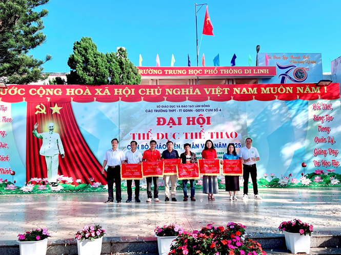 THPT NGUYỄN HUỆ – ĐINH TRANG THƯỢNG RỰC LỬA TẠI GIẢI THỂ DỤC THỂ THAO CỤM SỐ 4! 